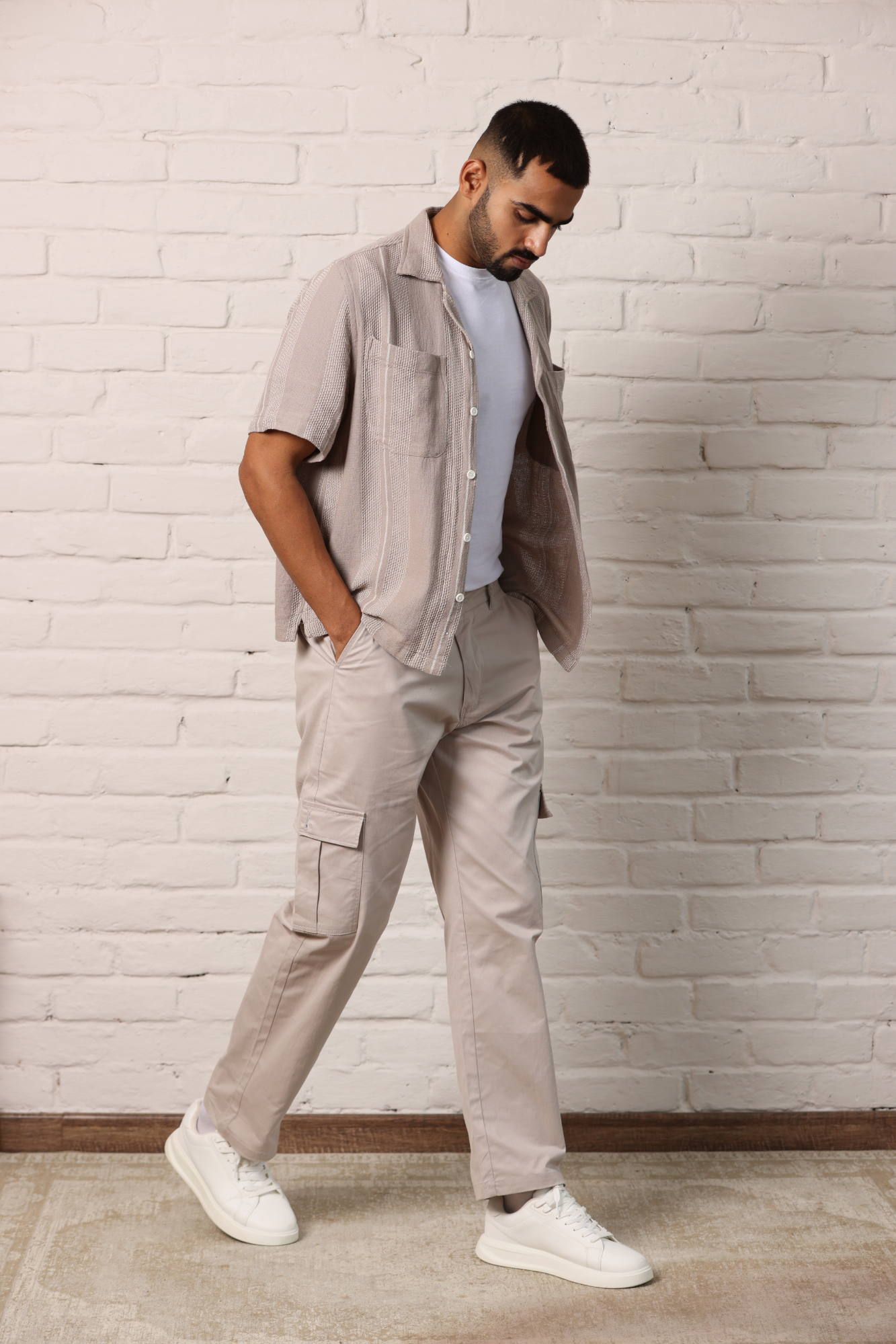 Classic Regular Fit Cargo Side Pocket Cream